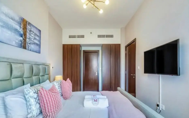 Waterfront 2BR w Canal View Near Burj Khalifa