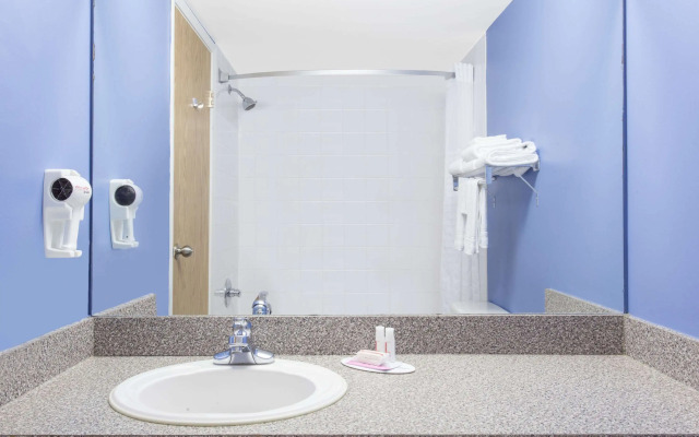 Super 8 by Wyndham Fort Frances