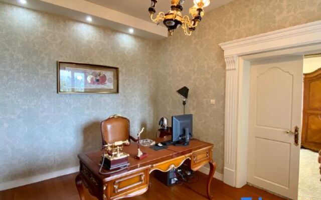 Xilei Hailu Guesthouse