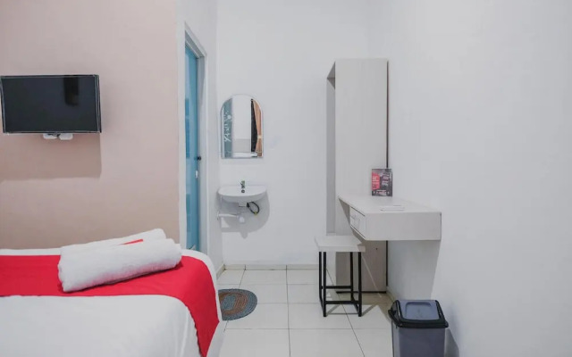 RedDoorz near Jalan Soeprapto Bengkulu