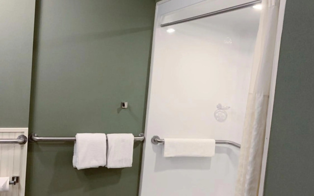 Sleep Inn & Suites Queensbury - Lake George