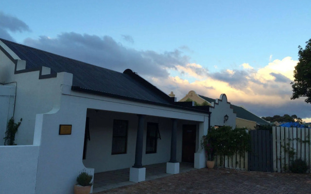 Sixteen Guest House on Main
