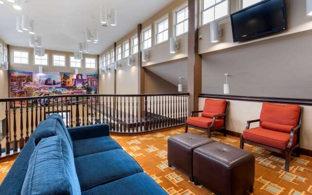 Comfort Suites