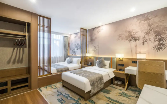 Chonpines Hotel (Beijing Wangfujing Nanluoguxiang Store)