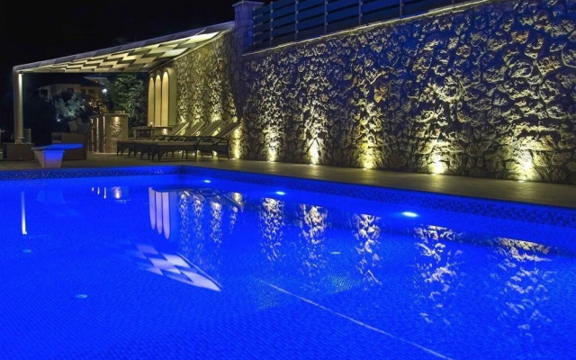 Luxurious Villa Kastro