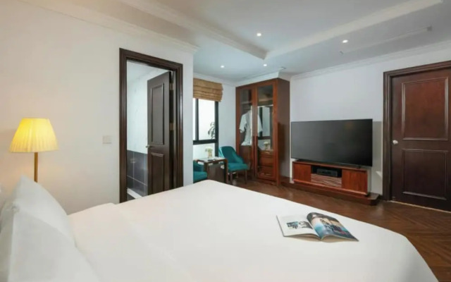 MAY DE Ville Crown Hotel 1