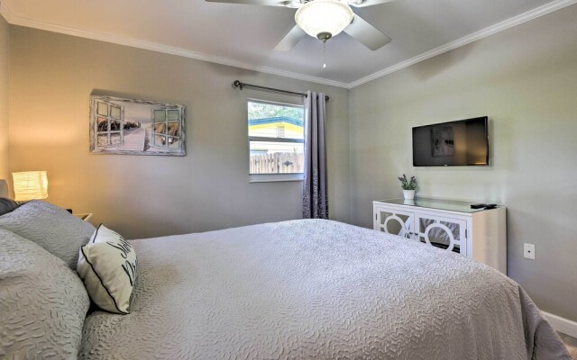 Sunny Sarasota Home w/ Yard < 2 Mi to Downtown!