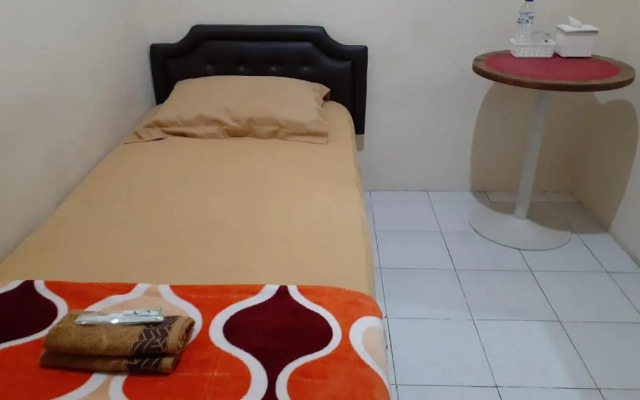 Spot On 3988 Kost Carmelia Baranangsiang Syariah