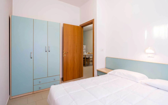 Club Del Sole Stork Family Collection