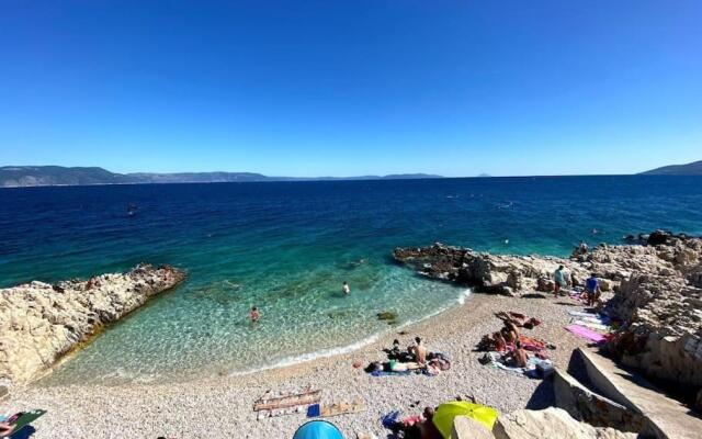 Studio Vesna with a terrace and sea view