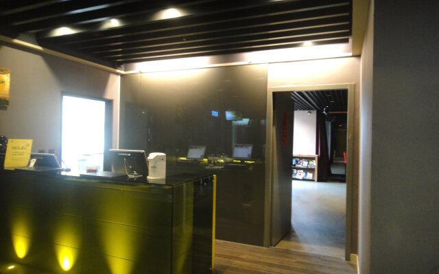 CHECK inn Taipei Xinyi