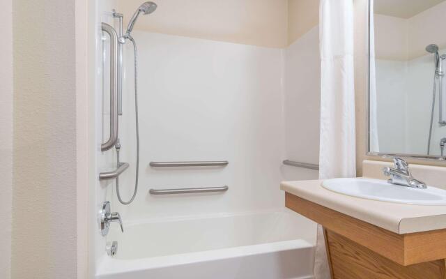 Days Inn & Suites by Wyndham Rochester Mayo Clinic South