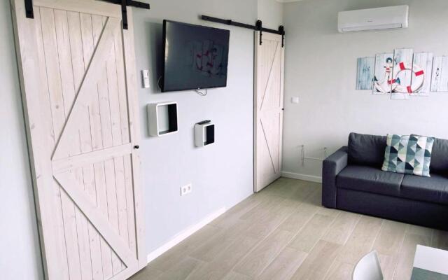 Lakeside Family & Studio Apartments