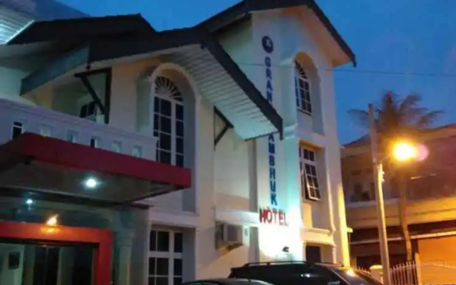 Grand Lambhuk Hotel