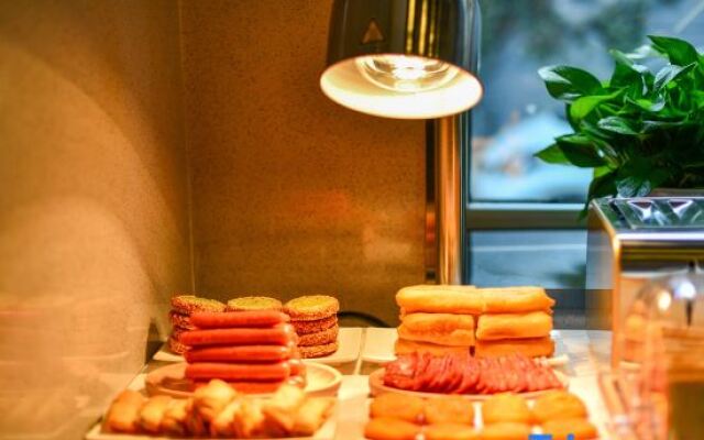 Shenyang Tiexi Plaza Vientiane Hui Atour Light Hotel