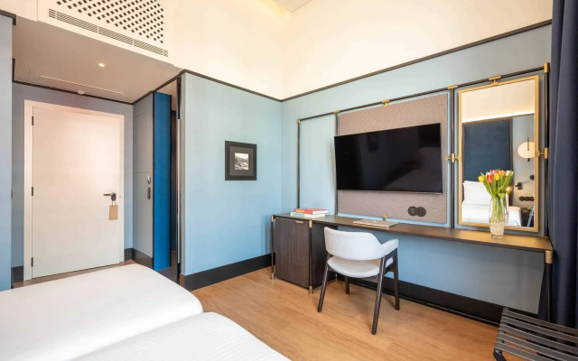 The Editory Riverside Hotel, an Historic Hotel