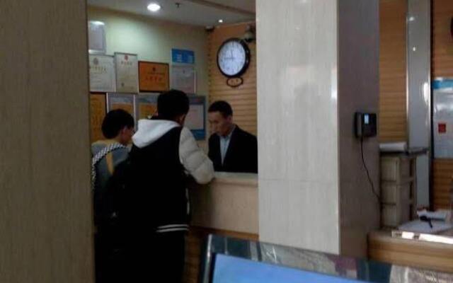 Super 8 Hotel Jinan Railway Station Square