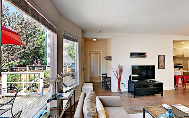 1124 14th Ave Townhome by RedAwning