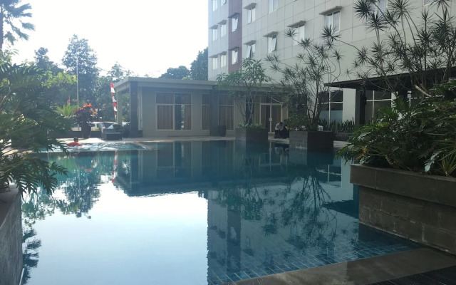Affordable Studio Room Pool View Pinewood Jatinangor Apartment
