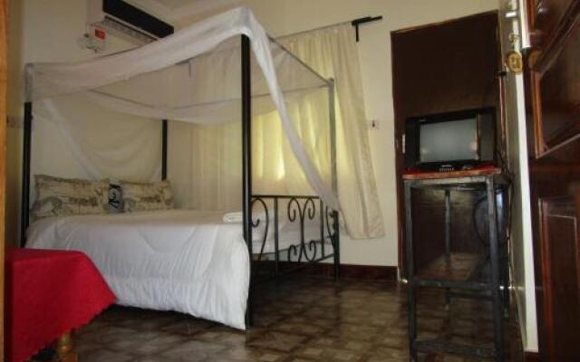 Fanaka Safaris Campsite & Lodges