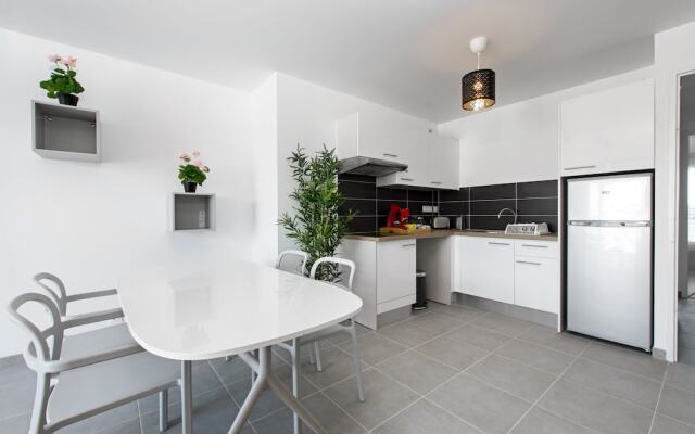 Accommodation with Parking near Paris