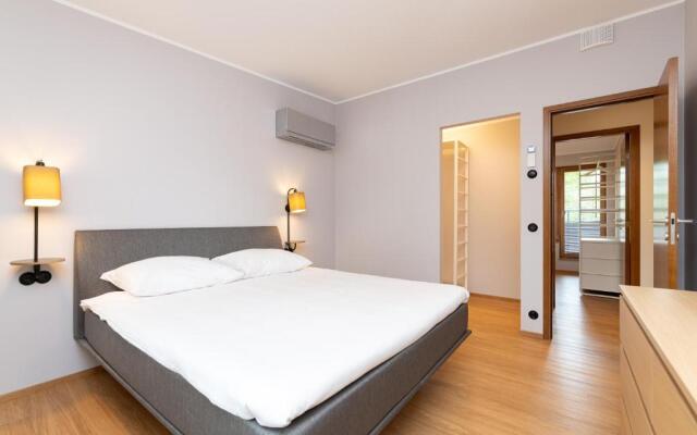 Self-check-in 3 bedroom apartment with sauna and balconies