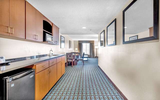 Wingate by Wyndham Chicago Schaumburg