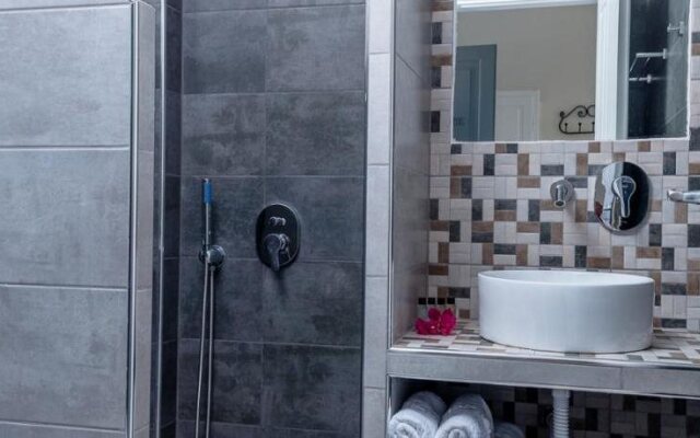 Avraki Rooms & Studios