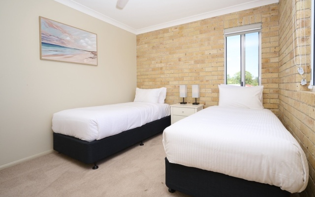 Family Coastal Retreat With Pool and Balcony Views – Guest Rooms – Woolgoolga