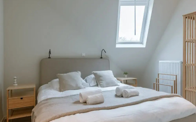 Spacious Top-flour Apartment With Private Parking