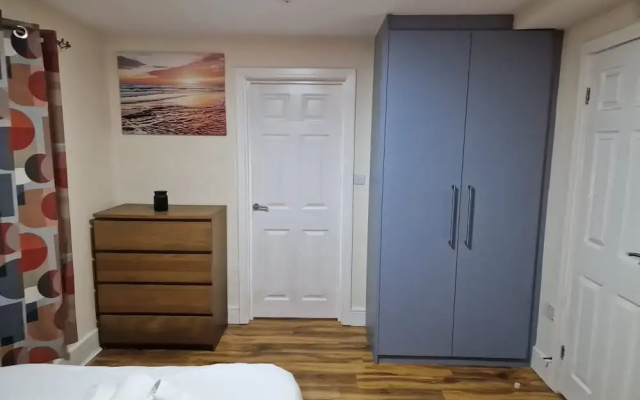 Deluxe 1-bed Apartment in Greenford