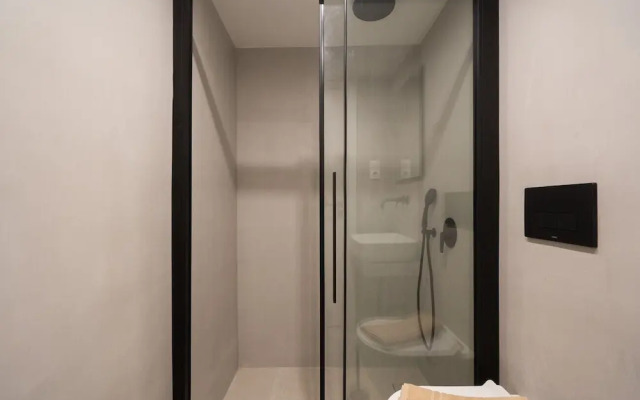 LIV - Deluxe 2BD Apartment in Athens