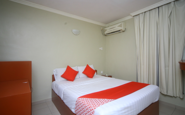 OYO 1027 Hotel London