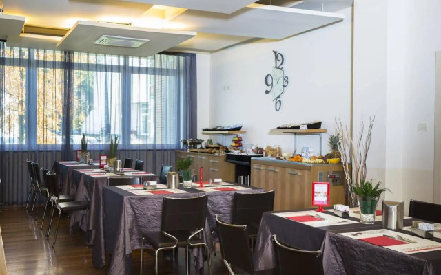 Best Western Crystal Palace Hotel