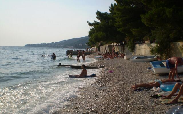 Kate - 20m From the Beach - A2