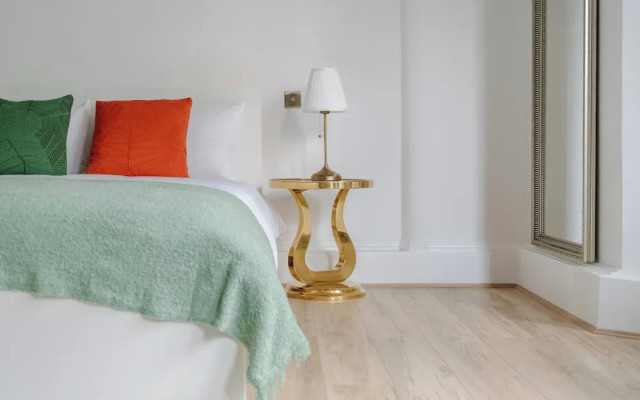 Elegant Mayfair Studio Apartment
