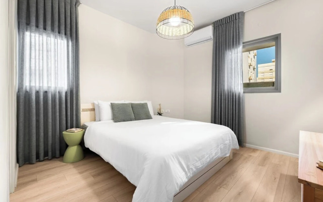 Netanya Beach Pool Studio by Sea N' Rent