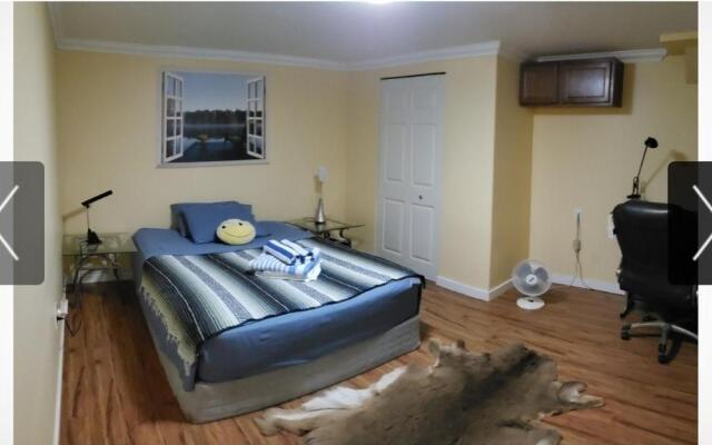 Surrey chic 2 bdrm basement unit