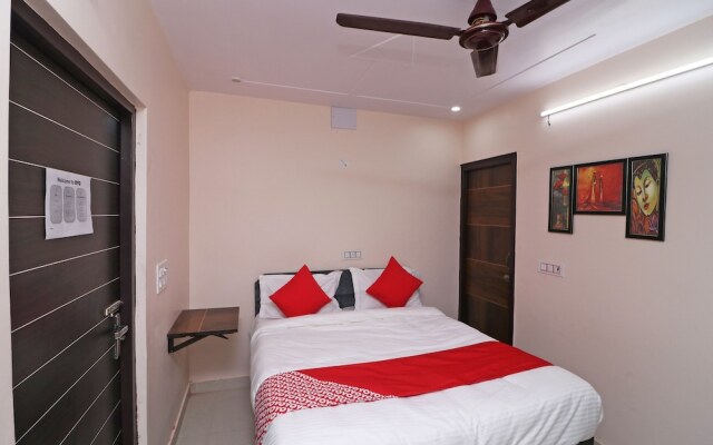 Jaypee Studios by OYO Rooms