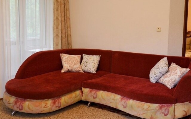 2-комнатные апартаменты с 1 спальней на ул. Комарова