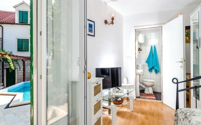Holiday house Vjerocka - with pool : Donji Humac, Island Brac