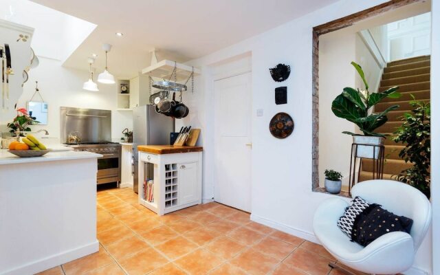 Beautiful On Buckland Crescent