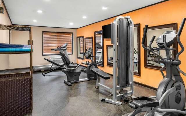 White Pines Inn & Suites