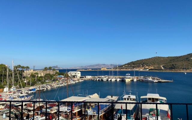 Datça Yat Limanı'nda Denize Sıfır Geniş Süper Ev-2
