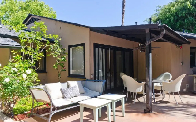 LA128 2 Bedroom Apartment By Senstay
