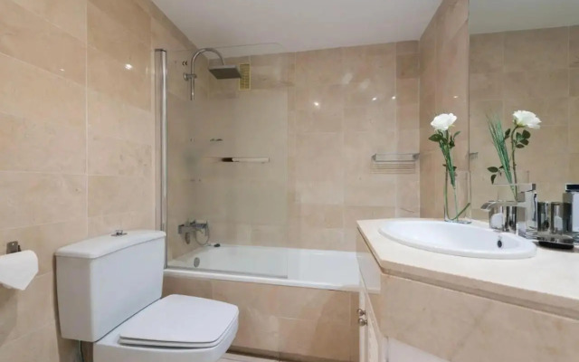 Charming 2 Bedroom Trocadero Arena area