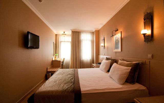 Seraglio Hotel & Suites