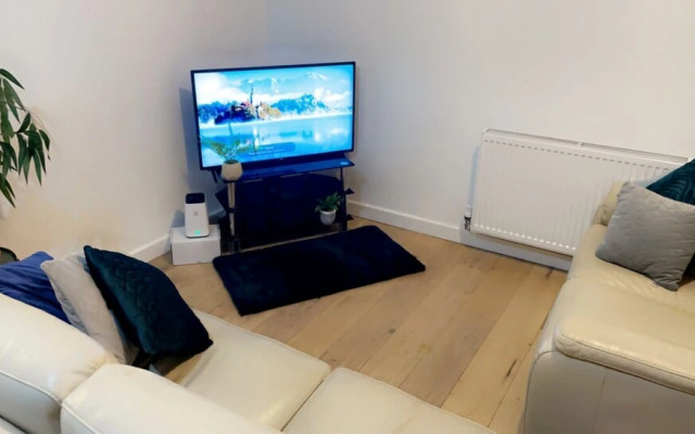 Inviting 2-bed Apartment in Wakefield Charming