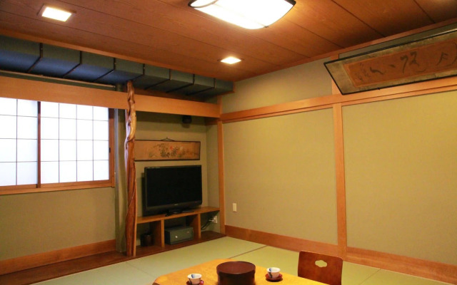 Kyoya Ryokan - 12 Years and Over Only