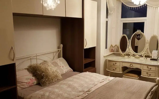 Charming Villa in Ryde - Child Friendly